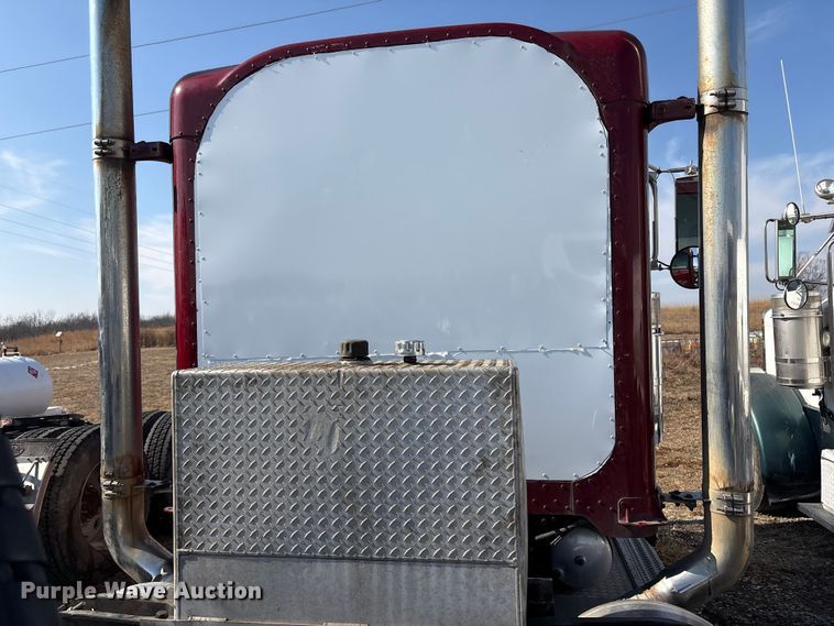 image for item EV2672 2005 Peterbilt 379 semi truck