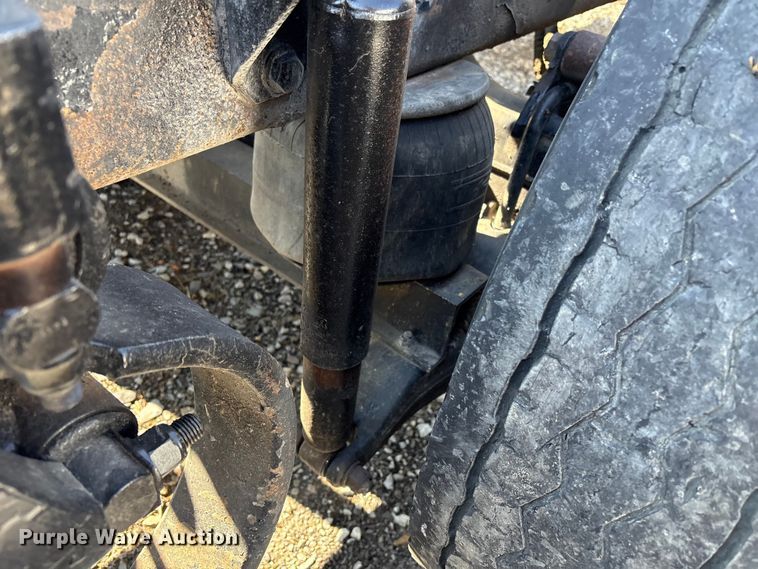 image for item EV2672 2005 Peterbilt 379 semi truck