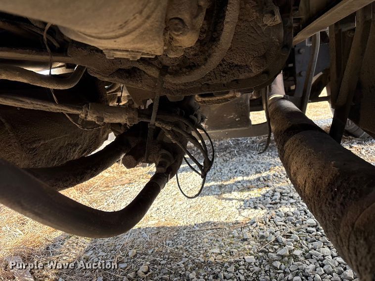 image for item EV2672 2005 Peterbilt 379 semi truck