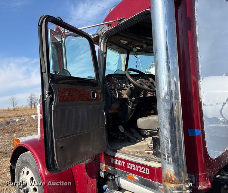 image for item EV2672 2005 Peterbilt 379 semi truck