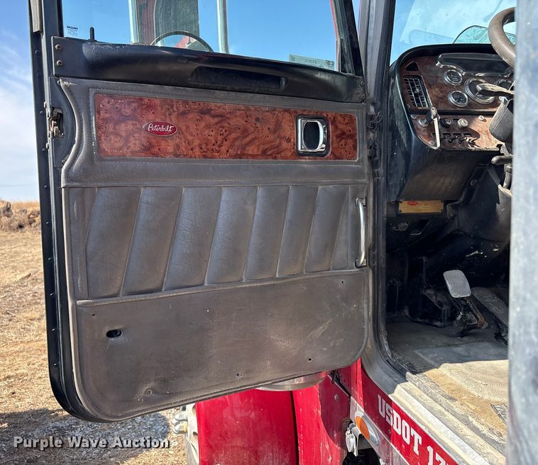 image for item EV2672 2005 Peterbilt 379 semi truck