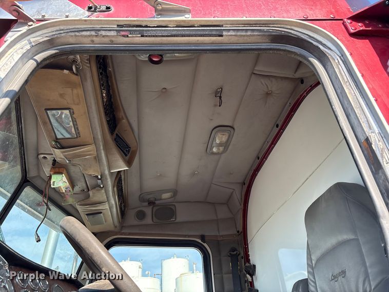 image for item EV2672 2005 Peterbilt 379 semi truck