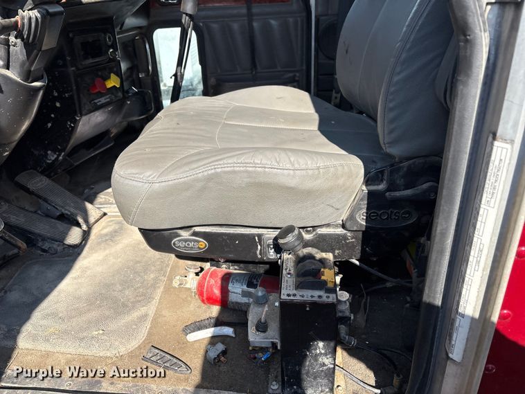 image for item EV2672 2005 Peterbilt 379 semi truck