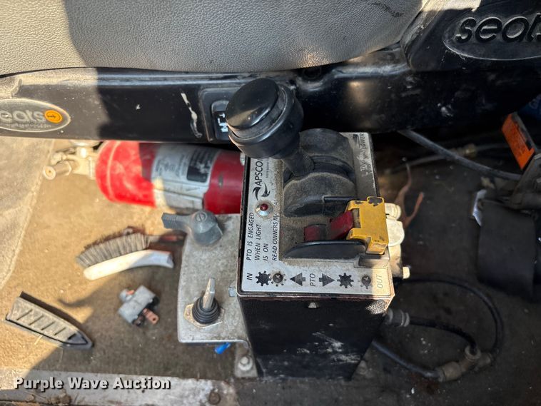 image for item EV2672 2005 Peterbilt 379 semi truck