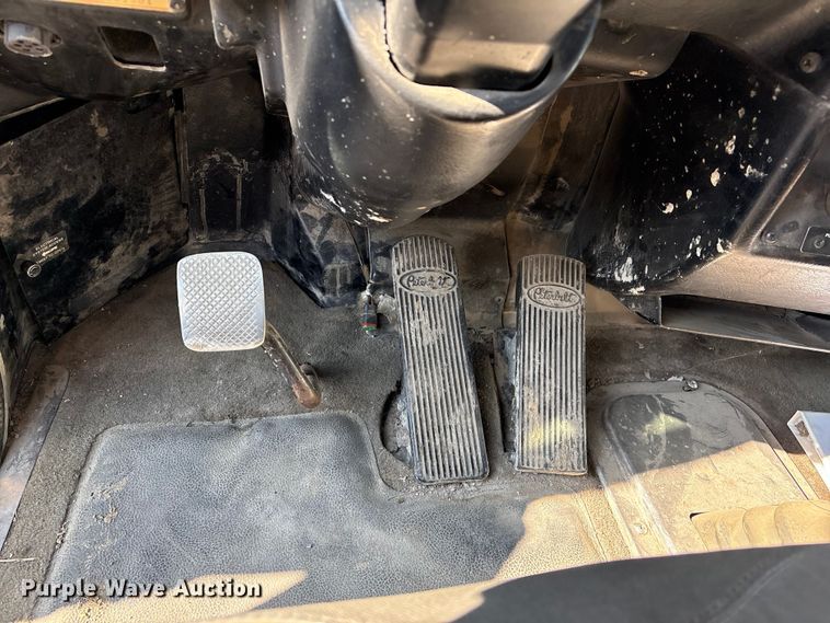 image for item EV2672 2005 Peterbilt 379 semi truck