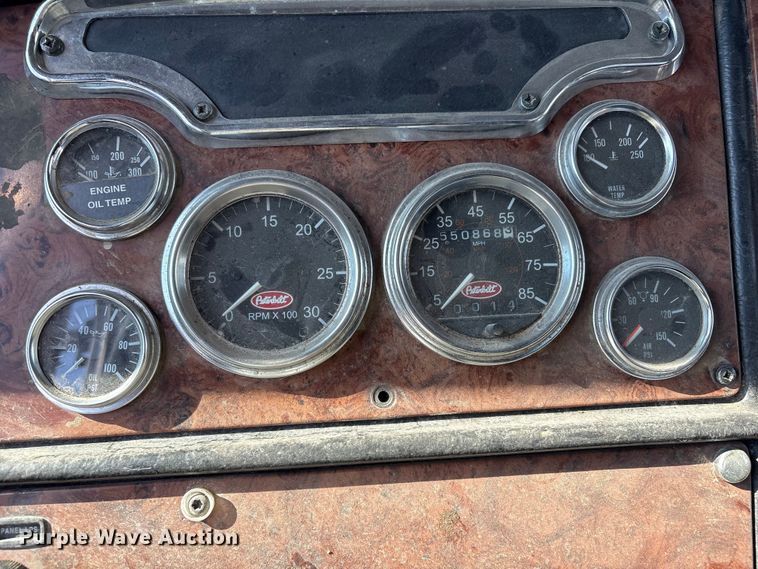 image for item EV2672 2005 Peterbilt 379 semi truck