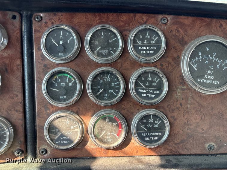 image for item EV2672 2005 Peterbilt 379 semi truck