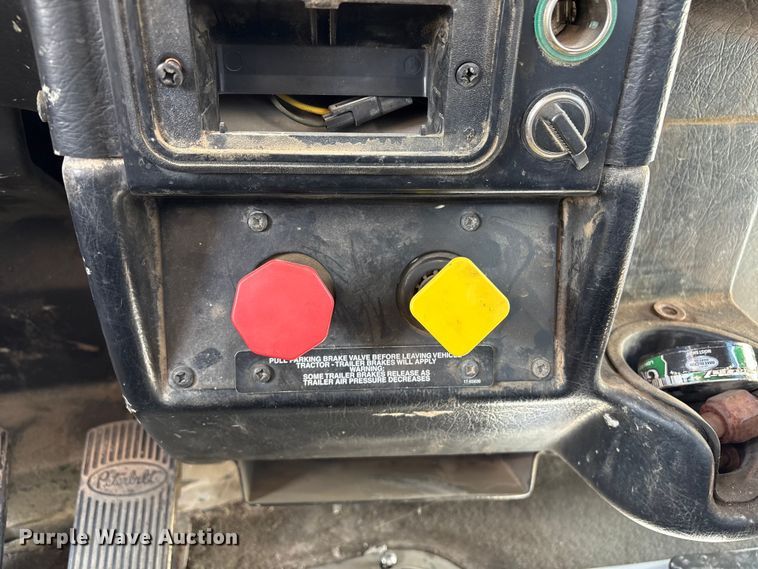 image for item EV2672 2005 Peterbilt 379 semi truck