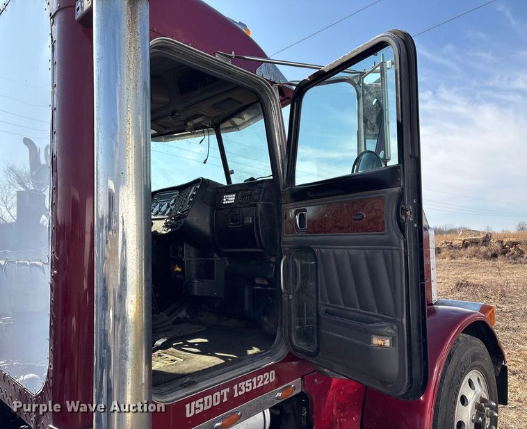 image for item EV2672 2005 Peterbilt 379 semi truck