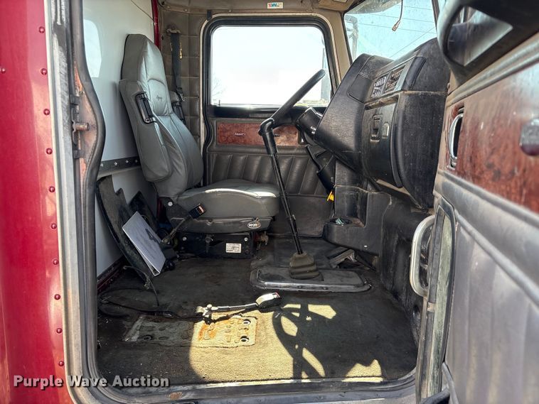 image for item EV2672 2005 Peterbilt 379 semi truck