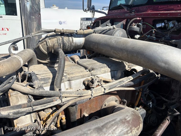 image for item EV2672 2005 Peterbilt 379 semi truck