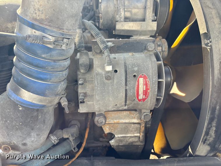 image for item EV2672 2005 Peterbilt 379 semi truck