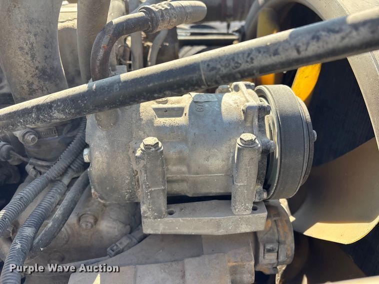 image for item EV2672 2005 Peterbilt 379 semi truck