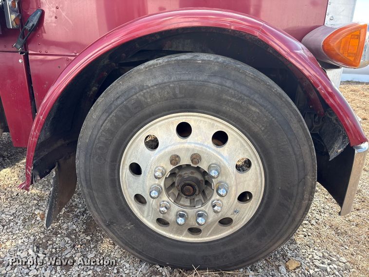 image for item EV2672 2005 Peterbilt 379 semi truck