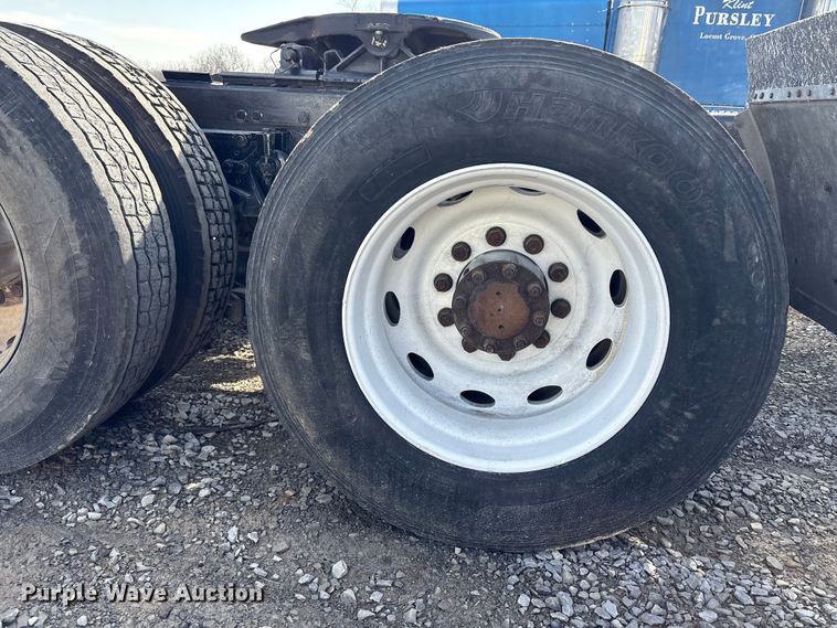 image for item EV2672 2005 Peterbilt 379 semi truck