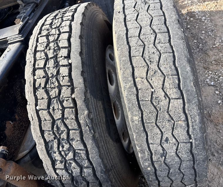 image for item EV2672 2005 Peterbilt 379 semi truck