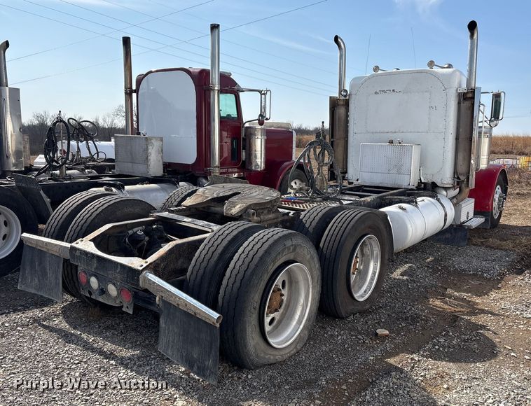 image for item EV2673 2000 Peterbilt 379 semi truck