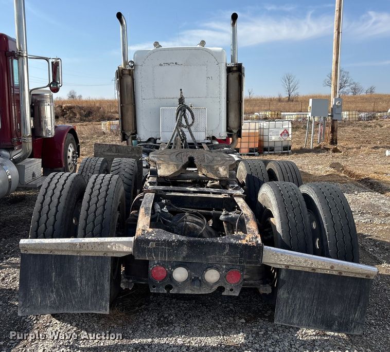 image for item EV2673 2000 Peterbilt 379 semi truck