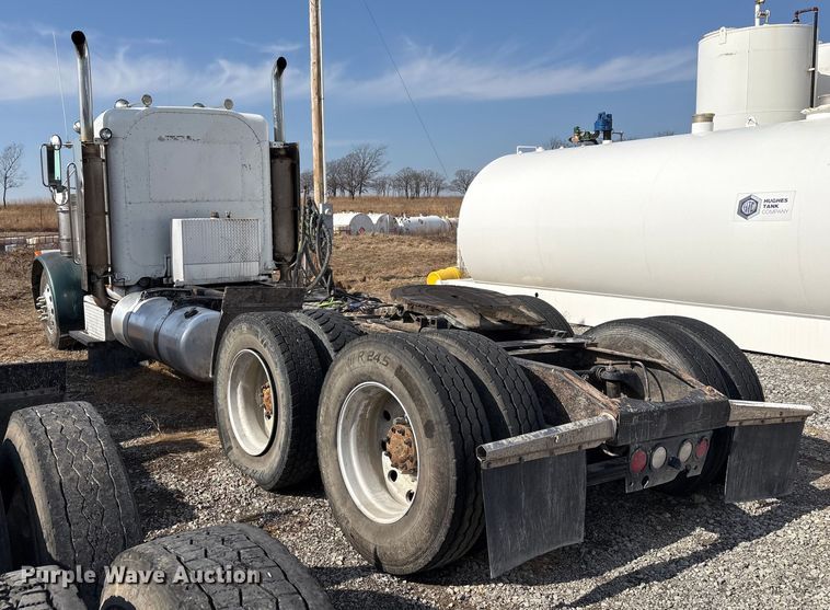 image for item EV2673 2000 Peterbilt 379 semi truck