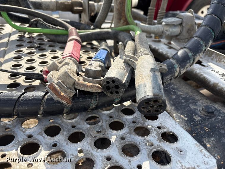 image for item EV2673 2000 Peterbilt 379 semi truck