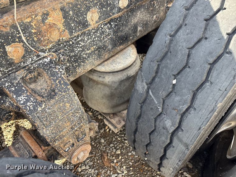 image for item EV2673 2000 Peterbilt 379 semi truck