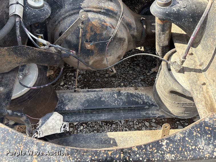 image for item EV2673 2000 Peterbilt 379 semi truck