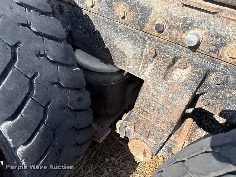 image for item EV2673 2000 Peterbilt 379 semi truck