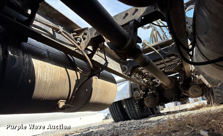 image for item EV2673 2000 Peterbilt 379 semi truck