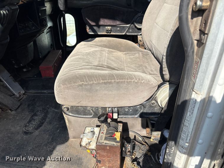 image for item EV2673 2000 Peterbilt 379 semi truck