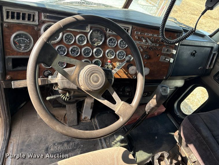 image for item EV2673 2000 Peterbilt 379 semi truck