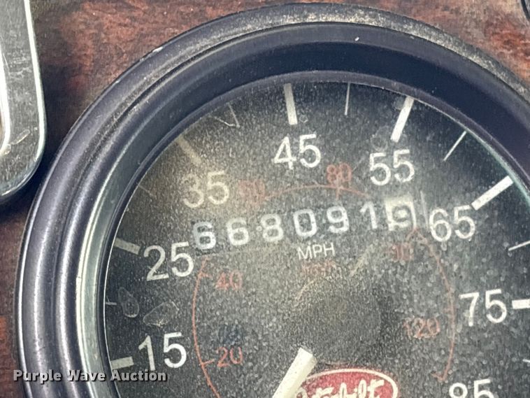 image for item EV2673 2000 Peterbilt 379 semi truck