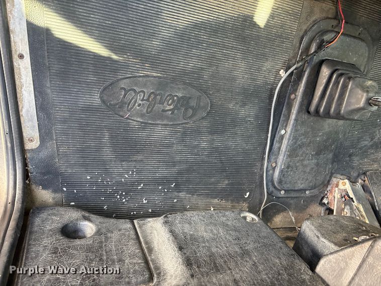 image for item EV2673 2000 Peterbilt 379 semi truck