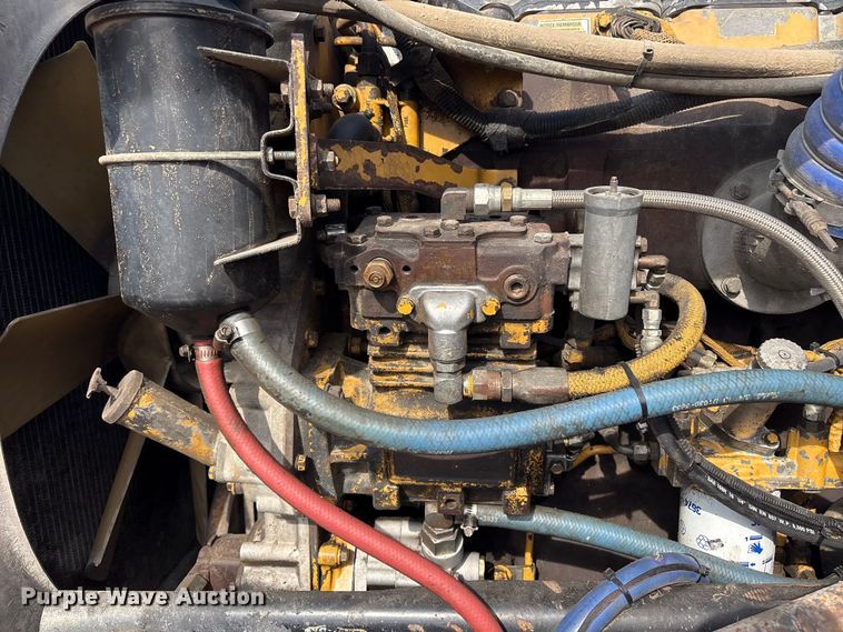 image for item EV2673 2000 Peterbilt 379 semi truck