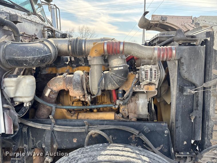 image for item EV2673 2000 Peterbilt 379 semi truck