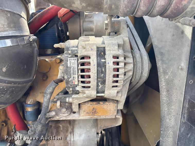 image for item EV2673 2000 Peterbilt 379 semi truck