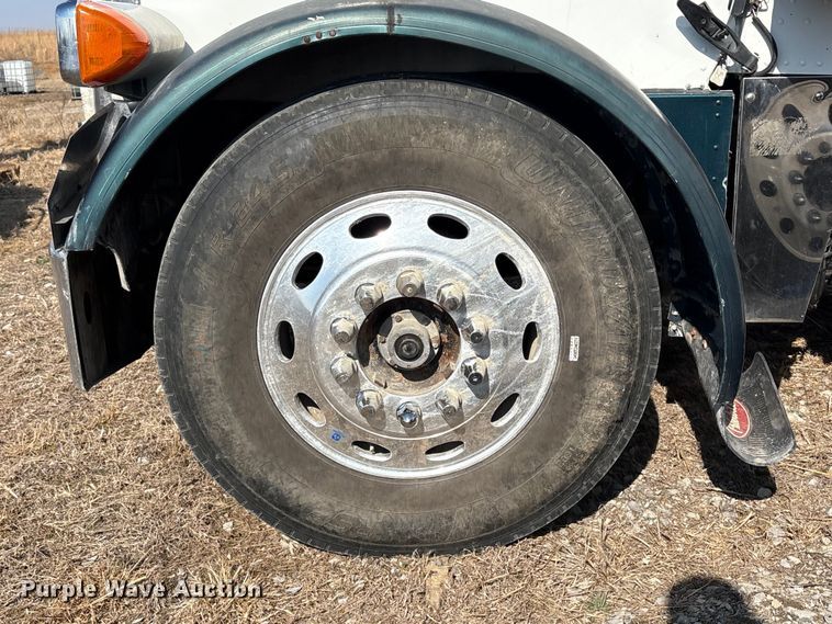 image for item EV2673 2000 Peterbilt 379 semi truck