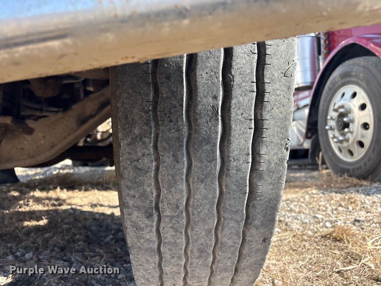 image for item EV2673 2000 Peterbilt 379 semi truck