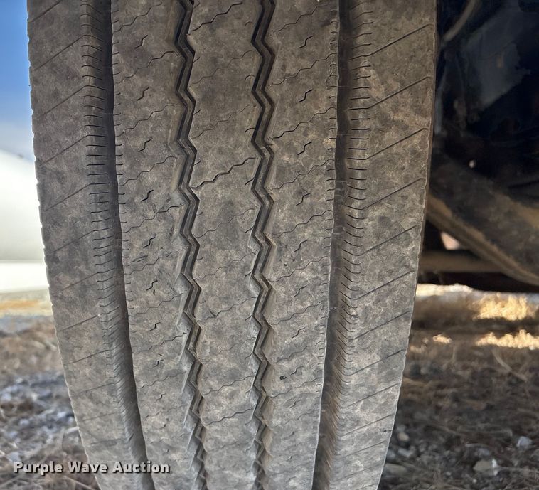 image for item EV2673 2000 Peterbilt 379 semi truck