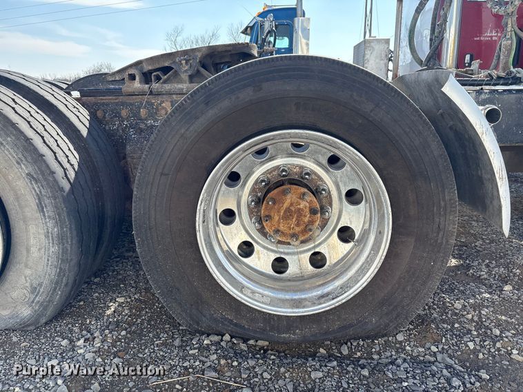 image for item EV2673 2000 Peterbilt 379 semi truck