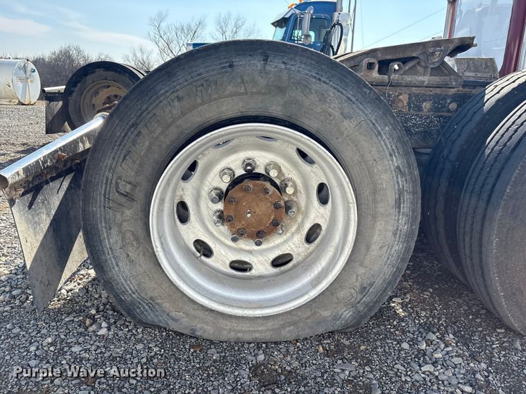 image for item EV2673 2000 Peterbilt 379 semi truck