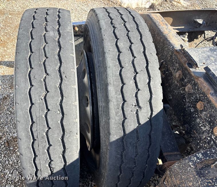 image for item EV2673 2000 Peterbilt 379 semi truck