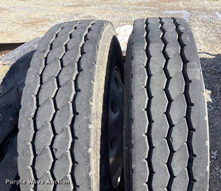 image for item EV2673 2000 Peterbilt 379 semi truck