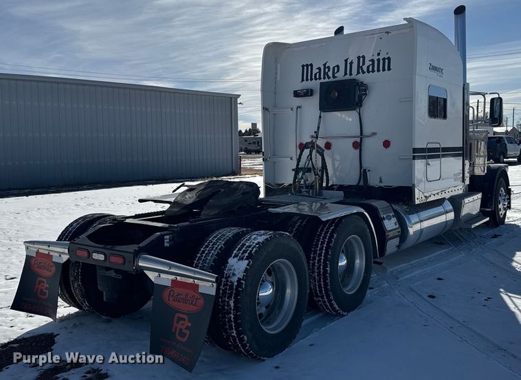 image for item FB0626 2017 Peterbilt 389 semi truck