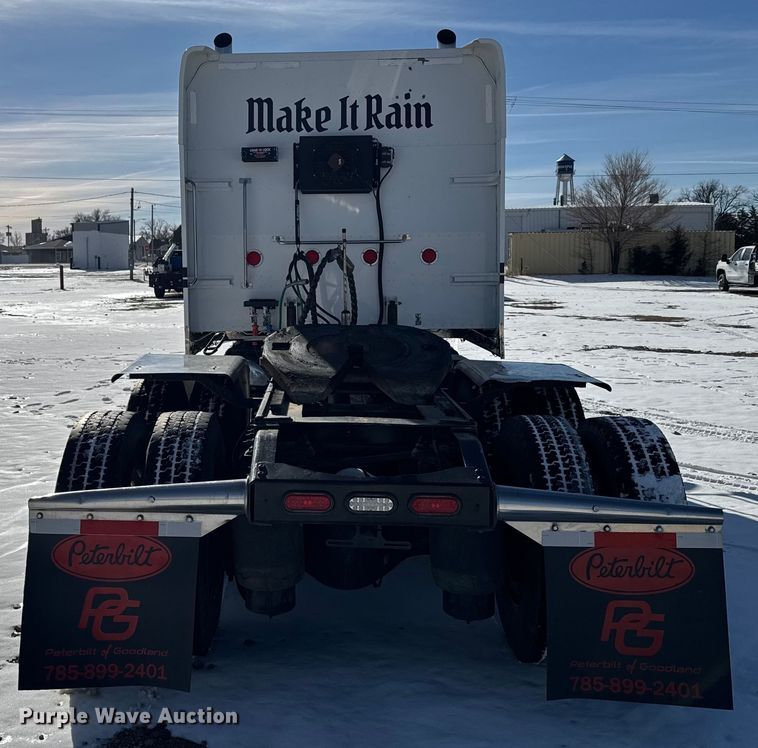 image for item FB0626 2017 Peterbilt 389 semi truck