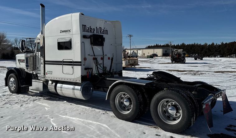 image for item FB0626 2017 Peterbilt 389 semi truck