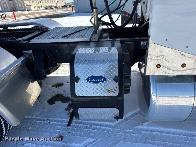 image for item FB0626 2017 Peterbilt 389 semi truck