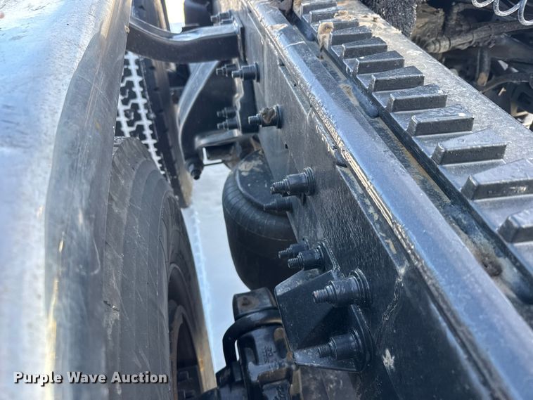 image for item FB0626 2017 Peterbilt 389 semi truck