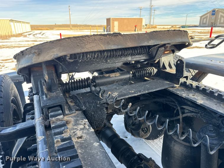 image for item FB0626 2017 Peterbilt 389 semi truck