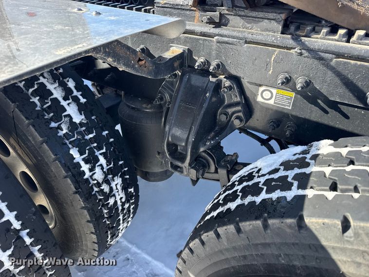 image for item FB0626 2017 Peterbilt 389 semi truck