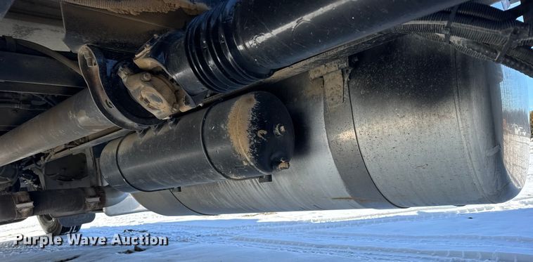 image for item FB0626 2017 Peterbilt 389 semi truck